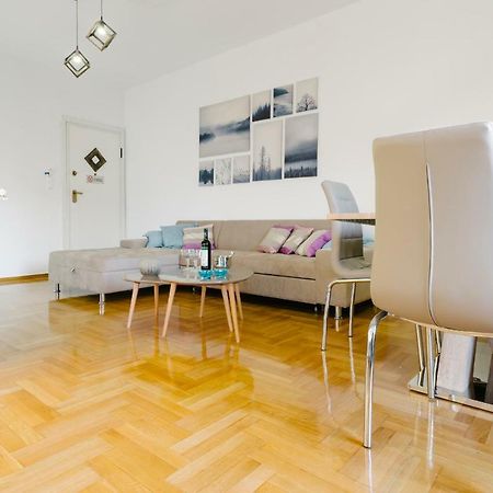 Bright 2 Bedrooms Apt. In The Heart Of Athens W Stunning Views To Acropolis Atenas Exterior foto